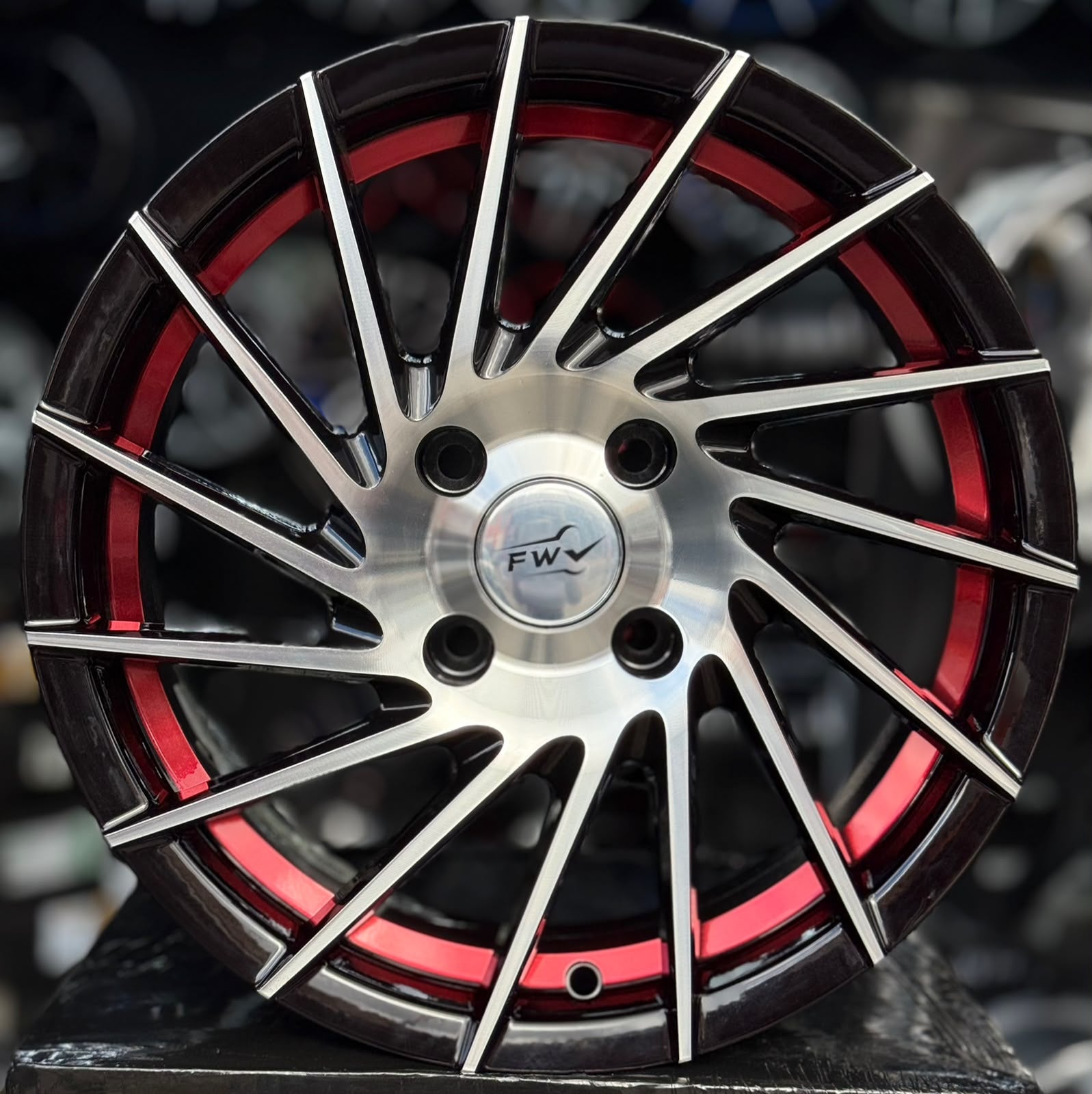 Rin 15 Black-Red (Cod.50028E)